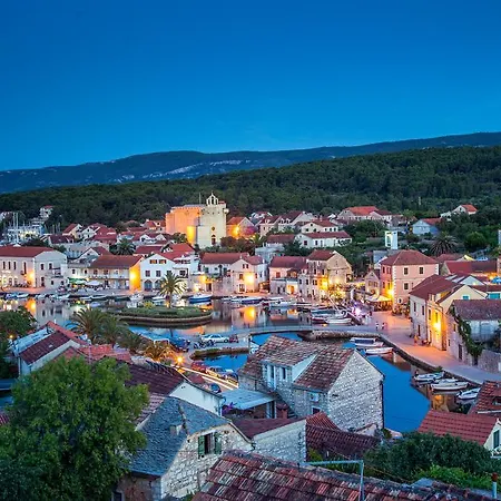 Lagoon, Hvar Island شقة