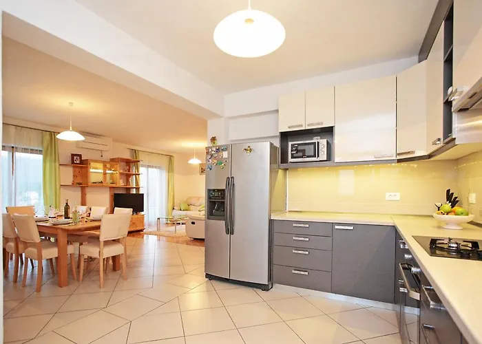 Lagoon, Hvar Island Apartment *