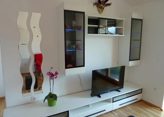 Lagoon, Hvar Island Apartment Vrboska