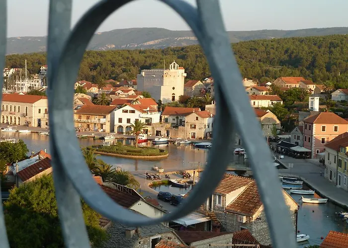 Lagoon, Hvar Island Apartment Vrboska