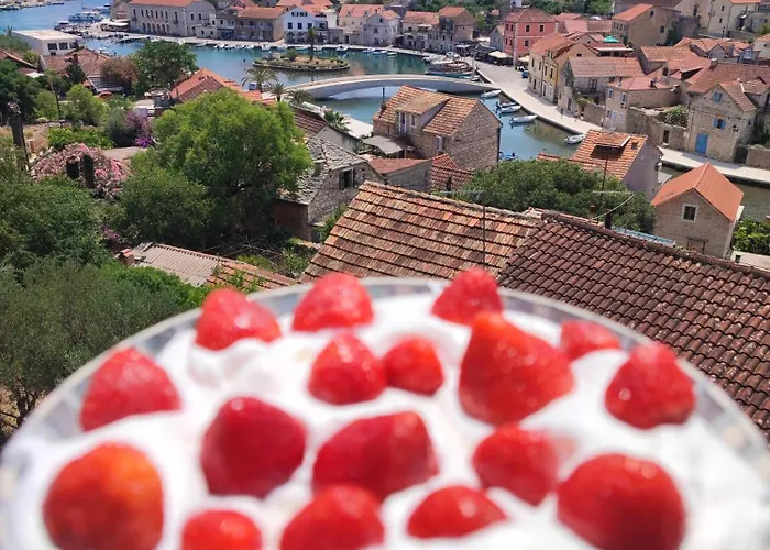 Lagoon, Hvar Island Apartment *