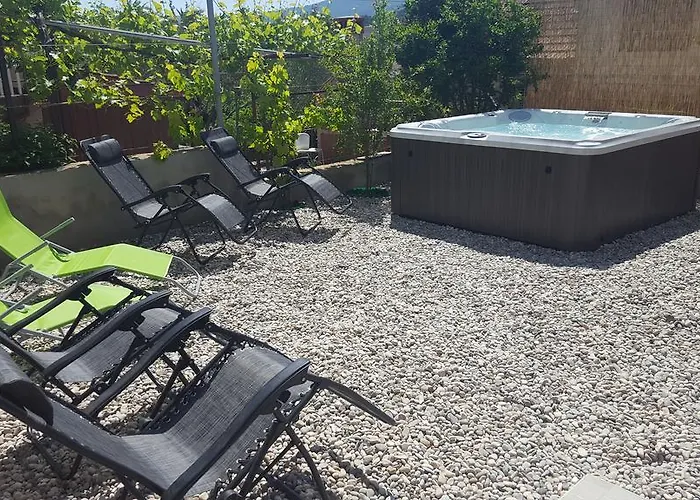 Lagoon, Hvar Island Apartment Vrboska